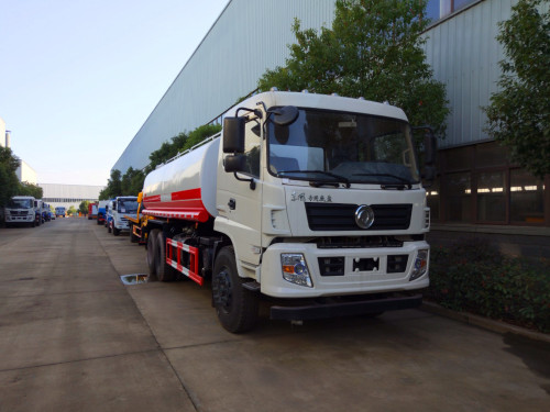 東風(fēng)灑水車(chē)介紹不同廠家的灑水車(chē)會(huì)有性能上的很大差異 東風(fēng)灑水車(chē)介紹不同廠家的灑水車(chē)會(huì)有性能上的很大差異