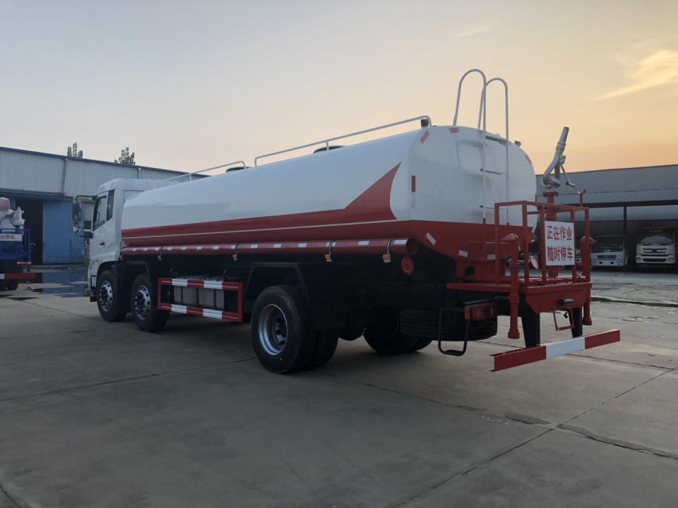 東風天錦小三軸灑水車廠家底盤配置-程力集團 東風天錦小三軸灑水車廠家底盤配置-程力集團