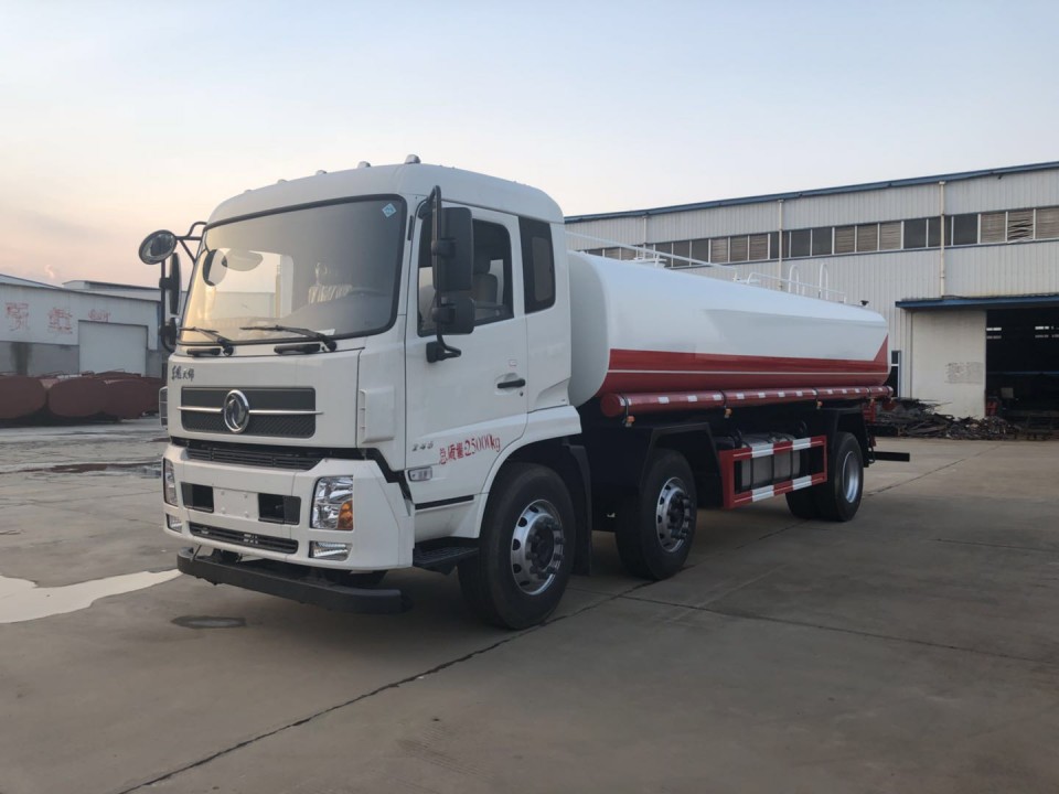 東風(fēng)天錦小三軸18噸灑水車圖片-湖北程力 東風(fēng)天錦小三軸18噸灑水車圖片-湖北程力