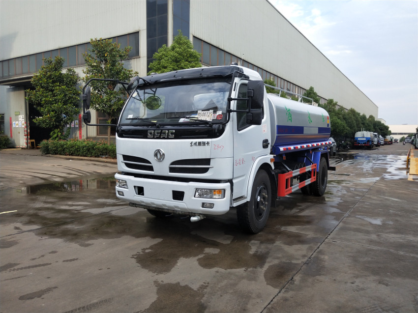 煤礦區(qū)灑水車(chē)為環(huán)境做出改善-湖北程力 煤礦區(qū)灑水車(chē)為環(huán)境做出改善-湖北程力