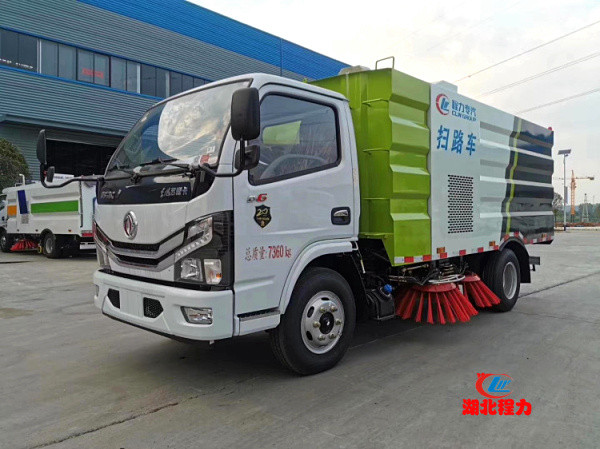 東風多利卡掃路車發往新疆-湖北程力掃路車生產廠家 東風多利卡掃路車發往新疆-湖北程力掃路車生產廠家