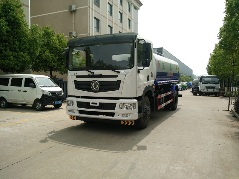 灑水車(chē)使用的水和購(gòu)買(mǎi)垃圾車(chē)須知-湖北程力灑水車(chē)生產(chǎn)廠家 灑水車(chē)使用的水和購(gòu)買(mǎi)垃圾車(chē)須知-湖北程力灑水車(chē)生產(chǎn)廠家