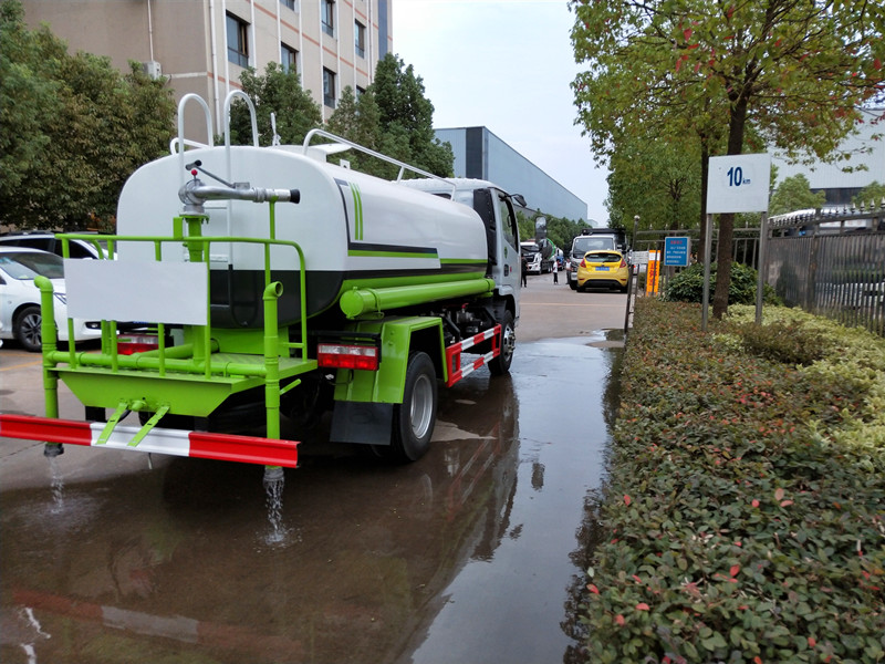 東風小多利卡5噸灑水車 東風小多利卡5噸灑水車