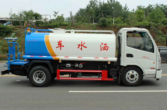凱馬5噸灑水車(chē)_灑水車(chē)廠家價(jià)格_凱馬小型灑水車(chē) 凱馬5噸灑水車(chē)_灑水車(chē)廠家價(jià)格_凱馬小型灑水車(chē)