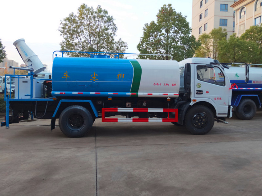 東風福瑞卡國五8方灑水車帶大型60米霧炮40千瓦復發動機廠家報價 東風福瑞卡國五8方灑水車帶大型60米霧炮40千瓦復發動機廠家報價