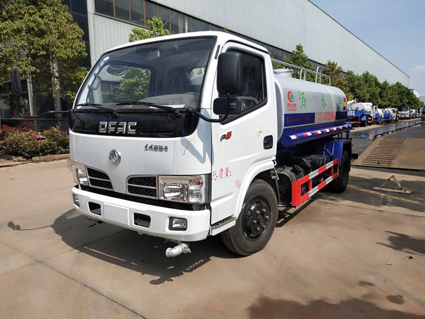 東風(fēng)的5方霧炮灑水車-霧炮灑水車要多少錢一輛 東風(fēng)的5方霧炮灑水車-霧炮灑水車要多少錢一輛