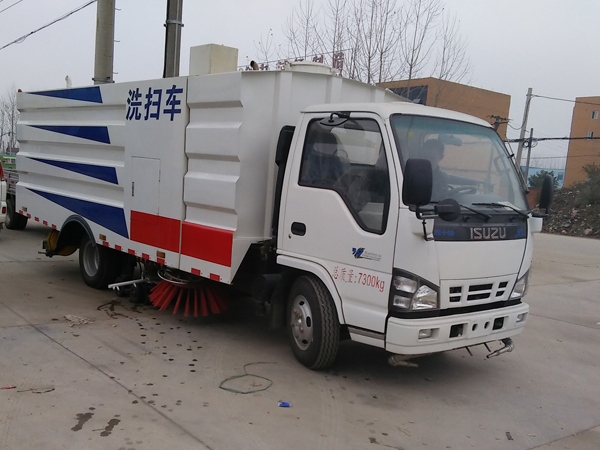 五十鈴道路清掃車-5噸道路清掃車廠家直銷-程力掃路車生產(chǎn)廠家 五十鈴道路清掃車-5噸道路清掃車廠家直銷-程力掃路車生產(chǎn)廠家