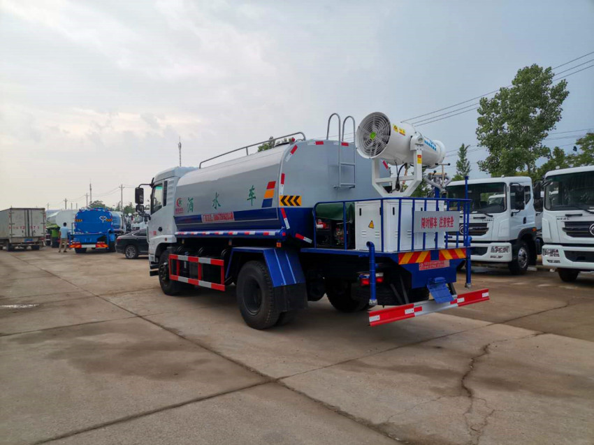 環衛灑水車司機工作時打濕糧食 究竟誰之過錯 環衛灑水車司機工作時打濕糧食 究竟誰之過錯