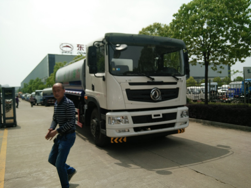 多功能綠化灑水車怎樣實現 科學灑水與揚塵治理雙保障-程力集團 多功能綠化灑水車怎樣實現 科學灑水與揚塵治理雙保障-程力集團