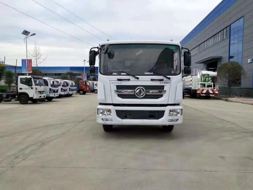 程力灑水車廠家至東風(fēng)公司特種裝備事業(yè)部打造軍車品牌 程力灑水車廠家至東風(fēng)公司特種裝備事業(yè)部打造軍車品牌