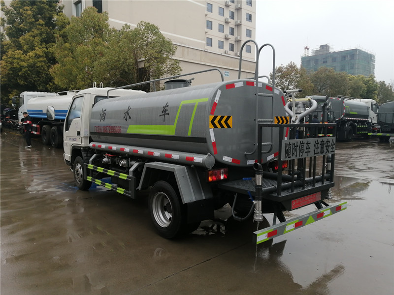 5噸灑水車 5噸灑水車