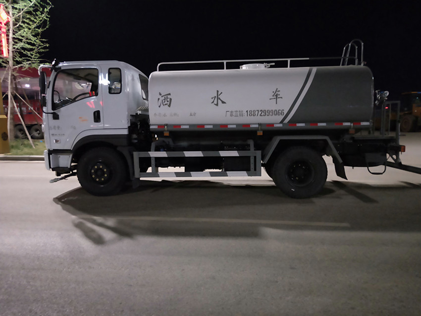 東風(fēng)專底D1國(guó)六12方灑水車 東風(fēng)專底D1國(guó)六12方灑水車