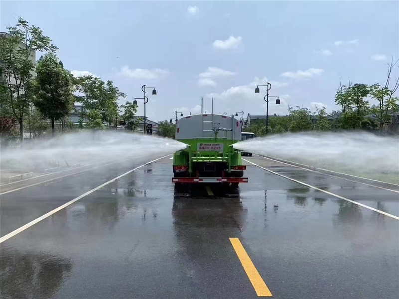 灑水車質優價廉,全國聯保,上牌免交購置稅,支持分期付款 2銷售電話:陶經理熱線:18872999066 現在訂購即可享受出廠優惠價格 3.大量灑水車配件,新產品供應,產品有5噸,10噸,15噸,20噸等等 4.新款車型電議優惠,全國區域一個電話送車到家,現車供應!! 廠家直銷,放心購買,面向全國招商,國六車型現車銷售,歡迎致電咨詢 性能簡介:吸程≧7米,灑水寬度≧14-16米,射程≧25-40米,引水時間<5min,流量60m3/h。前沖(噴)、后灑、帶側噴(花灑)、帶后工作平臺、平臺上安裝綠化灑水高炮(炮噴射形狀可調節:直沖、大雨、中雨、毛毛雨、霧狀、可連續調節,360°旋轉),配消防接口,自流閥,濾網,帶自吸自排功能。安裝30-80米霧炮,霧炮可以遙控操作,可以手動操作,按霧炮大小配多大功率發電機 抑塵車配備大功率專用灑水泵,泵可自吸自排,安裝過濾網,帶消防接口,可通過消防栓進水,帶自流閥,隨車選裝20米綠化卷盤,可噴灑農藥,罐體金屬漆。罐體有橢圓和方圓罐兩種,可根據用戶的要求定做 專用配置: 配備全國評比質量第一的(日本技術)大功率專用灑水泵、取力器、球閥、濾網、輸水管道、灑水裝置等部件組成。水泵、取力器、球閥、濾網均為國家標準產品,具有性能優良,工作可靠、效率高、流量大、維修方便等特點。 罐體為橢圓形或方形,采用武鋼優質碳鋼板制成,罐體倉內1.5米一道隔板,具有防波防蕩作用,還可按用戶要求進行專業的防腐防銹處理,罐體外可用發泡或巖棉加裝保溫層起保溫功能。可選裝藥盤,藥泵、高壓噴藥設備、非車帶泵動力等.、罐內防腐防銹、多方位進出水接頭、氣動閥、警燈等先進設施,以滿足不同用戶需求。 三包服務一年或三萬公里,罐體終身維修 多方位功能展示圖需要更多資料及產品圖片請與公司銷售經理聯系 銷售熱線:18872999066 陶經理 銷售吳女士18872992808,吳經理 灑水車質優價廉,全國聯保,上牌免交購置稅,支持分期付款 2銷售電話:陶經理熱線:18872999066 現在訂購即可享受出廠優惠價格 3.大量灑水車配件,新產品供應,產品有5噸,10噸,15噸,20噸等等 4.新款車型電議優惠,全國區域一個電話送車到家,現車供應!! 廠家直銷,放心購買,面向全國招商,國六車型現車銷售,歡迎致電咨詢 性能簡介:吸程≧7米,灑水寬度≧14-16米,射程≧25-40米,引水時間<5min,流量60m3/h。前沖(噴)、后灑、帶側噴(花灑)、帶后工作平臺、平臺上安裝綠化灑水高炮(炮噴射形狀可調節:直沖、大雨、中雨、毛毛雨、霧狀、可連續調節,360°旋轉),配消防接口,自流閥,濾網,帶自吸自排功能。安裝30-80米霧炮,霧炮可以遙控操作,可以手動操作,按霧炮大小配多大功率發電機 抑塵車配備大功率專用灑水泵,泵可自吸自排,安裝過濾網,帶消防接口,可通過消防栓進水,帶自流閥,隨車選裝20米綠化卷盤,可噴灑農藥,罐體金屬漆。罐體有橢圓和方圓罐兩種,可根據用戶的要求定做 專用配置: 配備全國評比質量第一的(日本技術)大功率專用灑水泵、取力器、球閥、濾網、輸水管道、灑水裝置等部件組成。水泵、取力器、球閥、濾網均為國家標準產品,具有性能優良,工作可靠、效率高、流量大、維修方便等特點。 罐體為橢圓形或方形,采用武鋼優質碳鋼板制成,罐體倉內1.5米一道隔板,具有防波防蕩作用,還可按用戶要求進行專業的防腐防銹處理,罐體外可用發泡或巖棉加裝保溫層起保溫功能。可選裝藥盤,藥泵、高壓噴藥設備、非車帶泵動力等.、罐內防腐防銹、多方位進出水接頭、氣動閥、警燈等先進設施,以滿足不同用戶需求。 三包服務一年或三萬公里,罐體終身維修 多方位功能展示圖需要更多資料及產品圖片請與公司銷售經理聯系 銷售熱線:18872999066 陶經理 銷售吳女士18872992808,吳經理