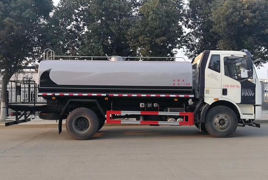 國(guó)六14方解放J6灑水車圖片 國(guó)六14方解放J6灑水車圖片